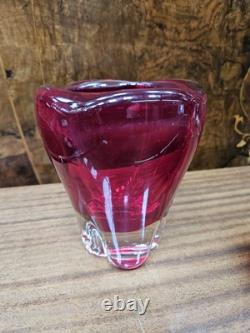 Vase en verre d'art vintage Whitefriars Molar rouge rubis