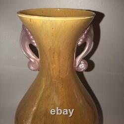 Vase en verre d'art vintage de 9 pouces orange et rose à lustre irisé