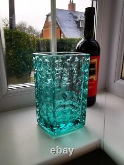 Vase en verre d'art vintage en forme de rhomboïde vert de Rosice, République tchèque, par Jiri Brabec, motif 5122