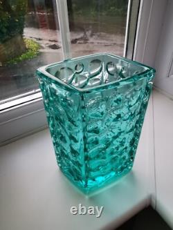 Vase en verre d'art vintage en forme de rhomboïde vert de Rosice, République tchèque, par Jiri Brabec, motif 5122