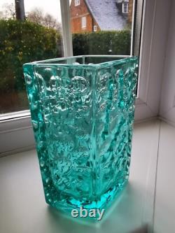 Vase en verre d'art vintage en forme de rhomboïde vert de Rosice, République tchèque, par Jiri Brabec, motif 5122