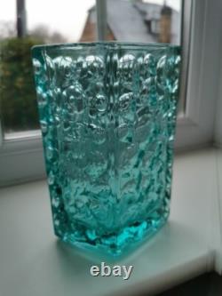 Vase en verre d'art vintage en forme de rhomboïde vert de Rosice, République tchèque, par Jiri Brabec, motif 5122