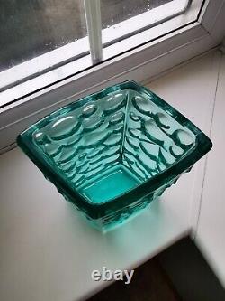 Vase en verre d'art vintage en forme de rhomboïde vert de Rosice, République tchèque, par Jiri Brabec, motif 5122