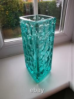 Vase en verre d'art vintage en forme de rhomboïde vert de Rosice, République tchèque, par Jiri Brabec, motif 5122