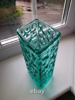 Vase en verre d'art vintage en forme de rhomboïde vert de Rosice, République tchèque, par Jiri Brabec, motif 5122
