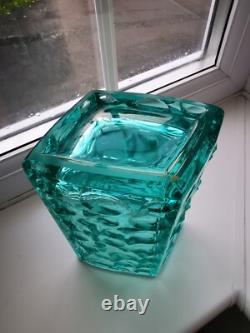 Vase en verre d'art vintage en forme de rhomboïde vert de Rosice, République tchèque, par Jiri Brabec, motif 5122