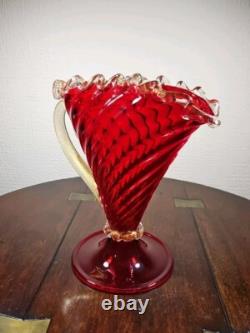 Vase en verre d'art vintage en murano rouge et or, à pied, de style moyen siècle vénitien