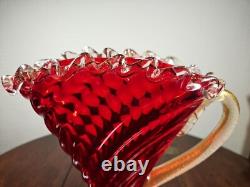 Vase en verre d'art vintage en murano rouge et or, à pied, de style moyen siècle vénitien