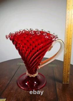 Vase en verre d'art vintage en murano rouge et or, à pied, de style moyen siècle vénitien