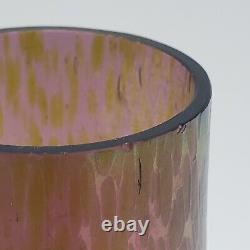 Vase en verre d'art violet iridescent autrichien ou tchèque ancien non marqué avec des éclats