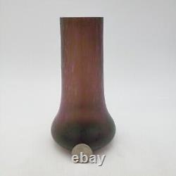 Vase en verre d'art violet iridescent autrichien ou tchèque ancien non marqué avec des éclats