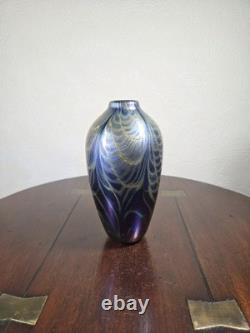 Vase en verre d’artiste signé, studio irisé vintage des années 1980, 18,6 cm