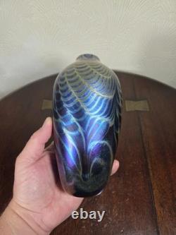 Vase en verre d’artiste signé, studio irisé vintage des années 1980, 18,6 cm