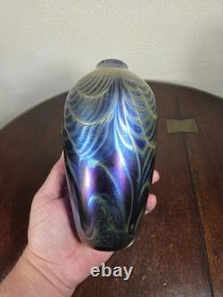 Vase en verre d’artiste signé, studio irisé vintage des années 1980, 18,6 cm
