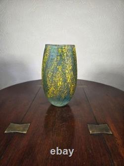 Vase en verre d’atelier britannique signé Peter Layton