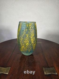 Vase en verre d’atelier britannique signé Peter Layton
