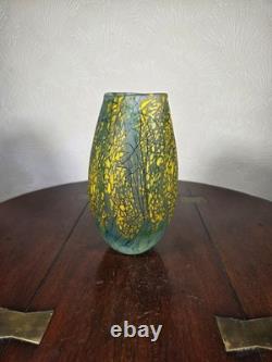 Vase en verre d’atelier britannique signé Peter Layton