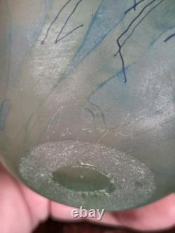 Vase en verre d’atelier britannique signé Peter Layton