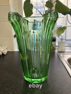 Vase en verre d'uranium lourd absolument éblouissant, brille magnifiquement, art déco UV