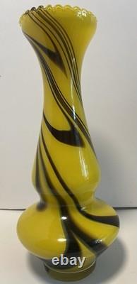 Vase en verre de Murano marbré jaune et marron. Fabriqué par Carlo Moretti