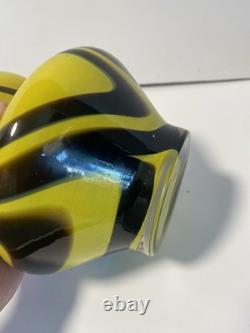 Vase en verre de Murano marbré jaune et marron. Fabriqué par Carlo Moretti