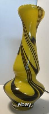 Vase en verre de Murano marbré jaune et marron. Fabriqué par Carlo Moretti