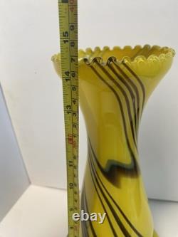 Vase en verre de Murano marbré jaune et marron. Fabriqué par Carlo Moretti