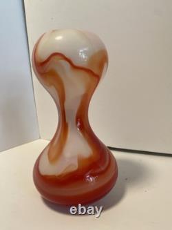 Vase en verre de Murano marbré rouge et blanc. Fabriqué par Carlo Moretti.