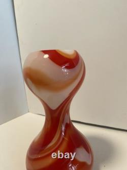 Vase en verre de Murano marbré rouge et blanc. Fabriqué par Carlo Moretti.