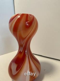 Vase en verre de Murano marbré rouge et blanc. Fabriqué par Carlo Moretti.