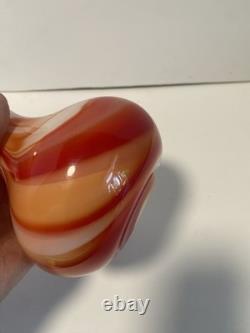 Vase en verre de Murano marbré rouge et blanc. Fabriqué par Carlo Moretti.