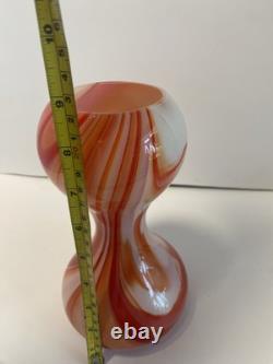 Vase en verre de Murano marbré rouge et blanc. Fabriqué par Carlo Moretti.