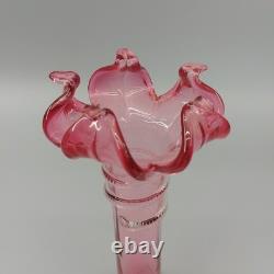 Vase en verre de canneberge, antique victorien, en verre d'art soufflé à la main