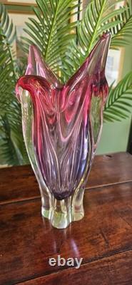 Vase en verre de style Murano vintage du milieu du siècle, lourd, de superbe qualité, décoratif