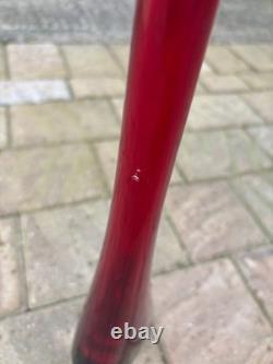 Vase en verre facetté en forme de goutte d'eau rouge et transparent Sommerso Formia Murano signé