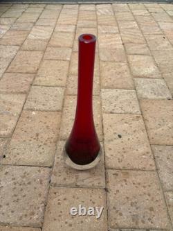 Vase en verre facetté en forme de goutte d'eau rouge et transparent Sommerso Formia Murano signé