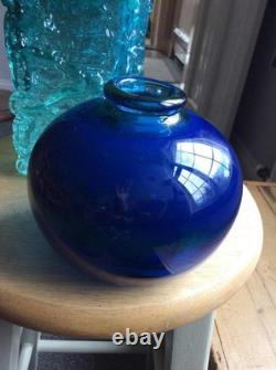 Vase en verre globe Mdina bleu cobalt précoce