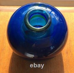 Vase en verre globe Mdina bleu cobalt précoce
