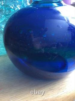 Vase en verre globe Mdina bleu cobalt précoce