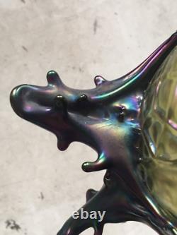 Vase en verre iridescent à pied en forme d'épines de style Art Nouveau avec panneau en nid d'abeille antique Kralik