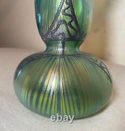 Vase en verre irisé Bohemian Loetz en argent sterling antique avec superposition de style Art Nouveau