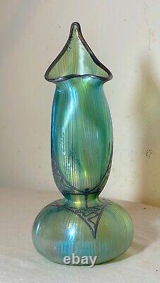 Vase en verre irisé Bohemian Loetz en argent sterling antique avec superposition de style Art Nouveau