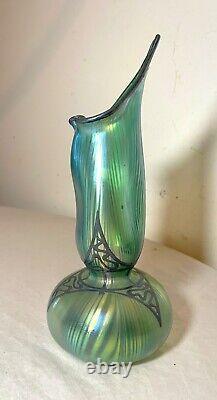 Vase en verre irisé Bohemian Loetz en argent sterling antique avec superposition de style Art Nouveau