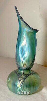 Vase en verre irisé Bohemian Loetz en argent sterling antique avec superposition de style Art Nouveau