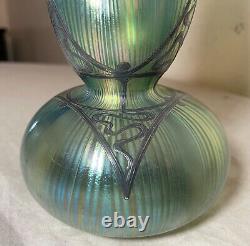 Vase en verre irisé Bohemian Loetz en argent sterling antique avec superposition de style Art Nouveau