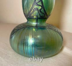 Vase en verre irisé Bohemian Loetz en argent sterling antique avec superposition de style Art Nouveau