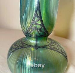 Vase en verre irisé Bohemian Loetz en argent sterling antique avec superposition de style Art Nouveau