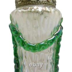 Vase en verre irisé Kralic Art nouveau martelé rigaré, col de gui