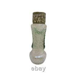 Vase en verre irisé Kralic Art nouveau martelé rigaré, col de gui