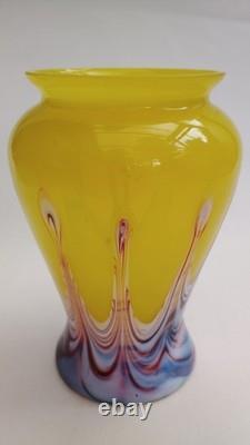 Vase en verre jaune à plumes tirées Art déco Rindskopf, vers 1930, verre d’art bohémien